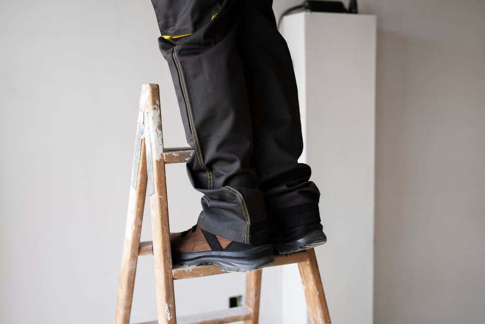 Construction d’un mur en parpaings avec joints parfaits