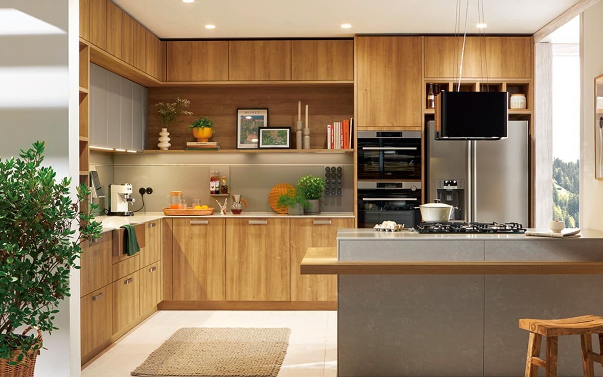 Cuisine ouverte avec bar et éclairage design