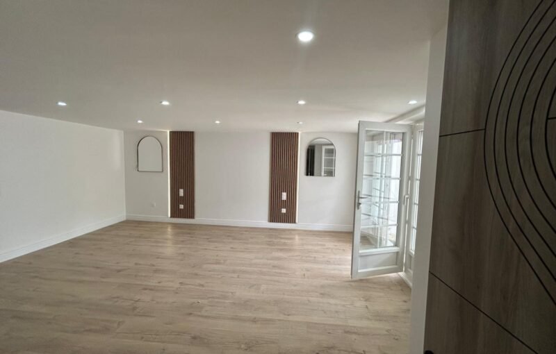 Rénovation d’un plafond avec peinture blanc mat